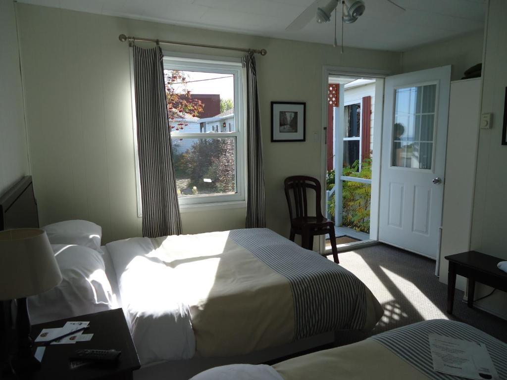 Hotel-Motel Baie-Ste-Catherine Eksteriør billede